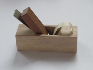 Un petit rabot avec fer 18mm