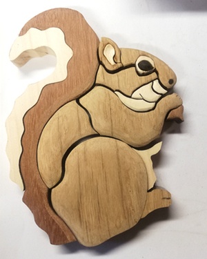 Écureuil en intarsia (nouveau modèle)