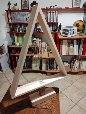 Triangle isocèle sur un pied (qui a dit sapin ?!)