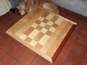 Tuto Table Basse ou comment Transformer un échiquier en départ de F1 en une étape: L’ETOURDERIE