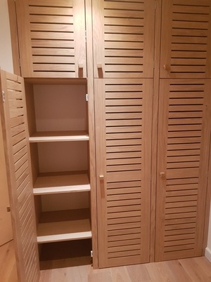 Rangement en chêne massif et trois plis chêne