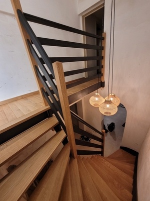 Escalier et mezzanine Noir & chêne