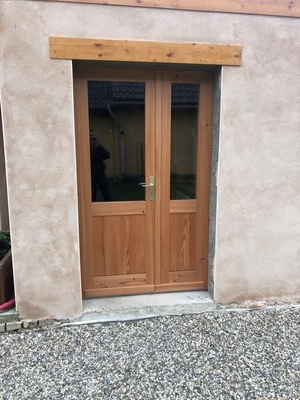 Porte d'entrée d'atelier en mélèze