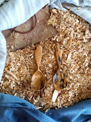 31 et 32 ème cuillères de 2023 : Cuillères en bouleau échauffé