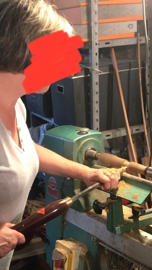 Restauration du couteau de son fils.