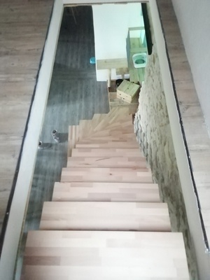 Escalier limon central acier