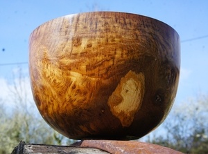 Un grand bol loupé en chêne