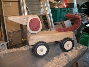 Petit basset en chêne