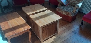 A gauche c'est celle que j'ai depuis 13 ans, trop petite pour mon salon.