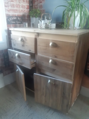 Petit meuble de rangement