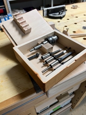 Boîte de rangement pour bédane carré