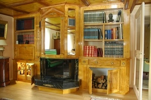 Bibliothèque pour meubler le coin cheminée