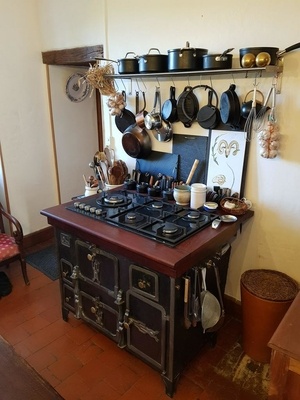 Du Kohu pour embellir notre vieux fourneau.