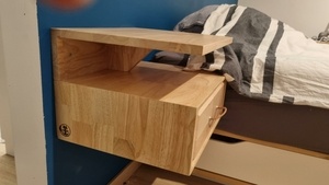 Tables de nuit suspendues