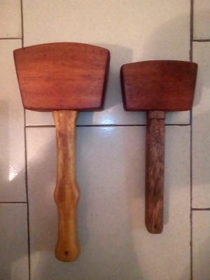 Mon maillet. Le premier de nom. Et son petit frère, le deuxième.