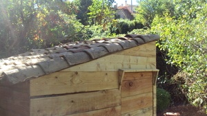 Abri à outils à couverture traditionnelle