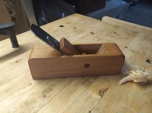 Rabot de finition en noyer