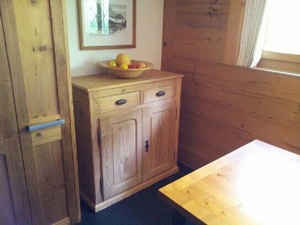 Petit meuble en vieux bois