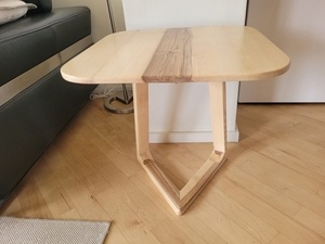 Petite table basse (bout de canapé)