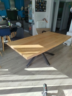 Table en chêne, bords "live edge"