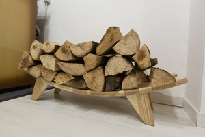 Un porte buches en lamellé collé