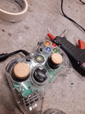 Manette Xbox du jeune boiseux