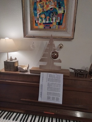 Petit arbre de Noël en merisier et chêne.