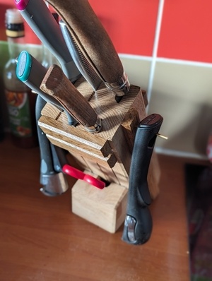 Bloc de rangement à couteaux fonctionnel