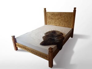 Lit sur un thème viking, an châtaigner, frêne et orme .