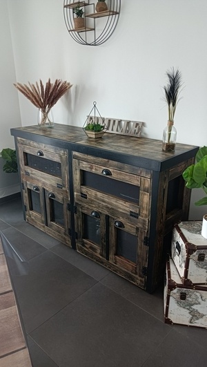 Bahuts styles industriel en bois de récupération