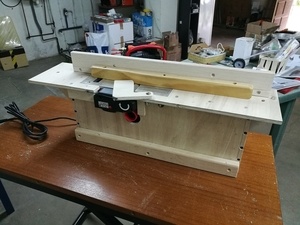 Fabrication d'un meuble pour rabot électrique