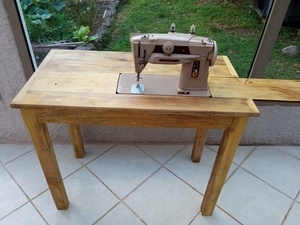 Table de machine à coudre