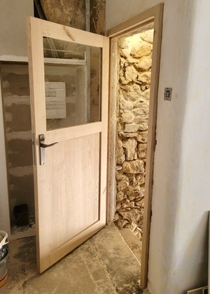 Porte vitrée. Châtaignier.