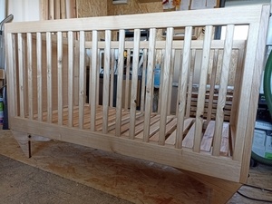 Lit pour Bébé à barreaux en Chataigner