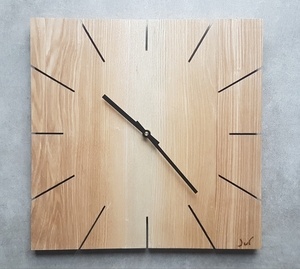 Horloge en frene