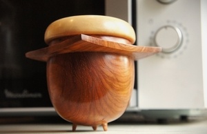 Un gland à pattes pour les noisettes.