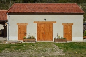 La façade une fois terminée...remarquer les fausses poutres... en chêne de 45mm