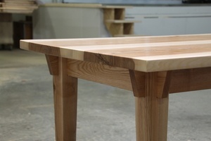 Table en pieds queue de billard