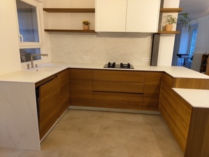 Cuisine placage chêne et compact marbre