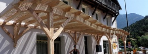 Et une petite pergola tordue