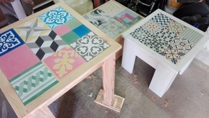Table bistro naturel Douglas patchwork carreaux de ciment