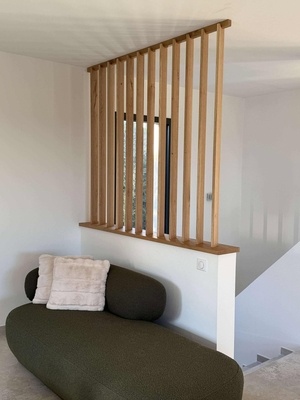 Claustra en chêne style "persienne"