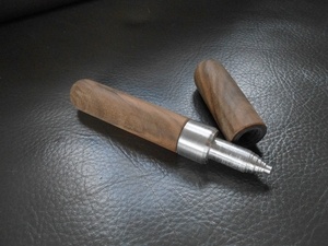 Stylo en noyer et aluminium