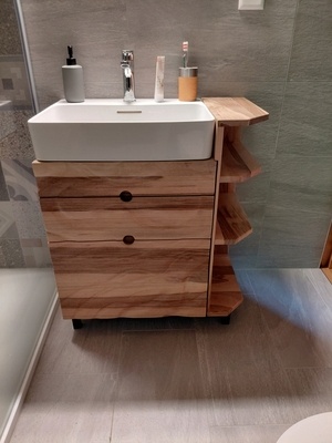 Meuble de salle de bain texturé