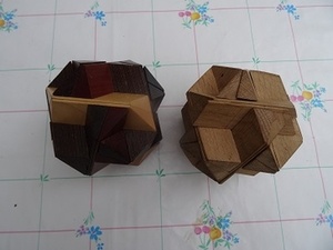 à gauche le scorpius d'origine à droite mon scorpius copié