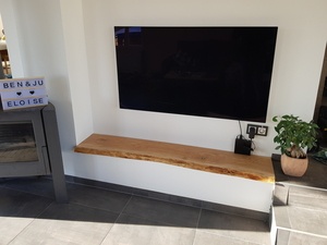 Planche Live Edge sous TV