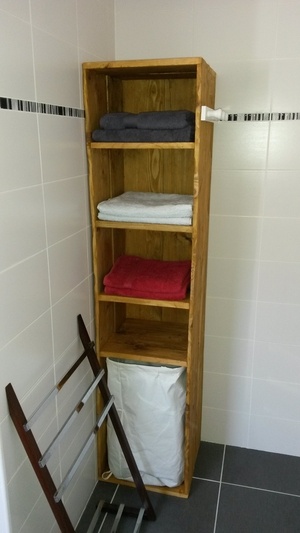 Meuble à étagères de salle de bain