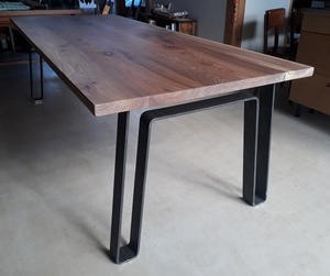 Table à manger orme et métal