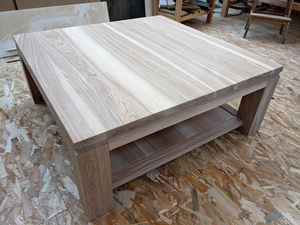 Table basse carrée en Frêne Olivier