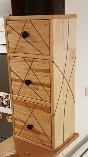 Petit meuble à tiroirs